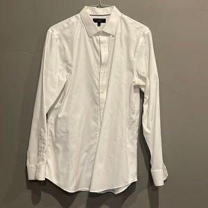 Like new non iron slim fit button up shirt
